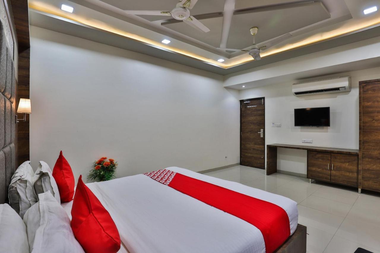 Collection O 7557 Hotel Shiv Kunj Exotica Narora Exterior foto
